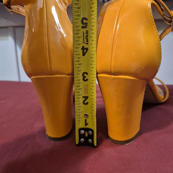 Pierre Dumas Women's Orange Sandals - Picture 9 of 10